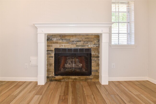 Building Photo - 8558 Laurel Trails Dr