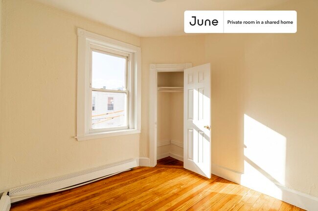Building Photo - Room in Shared 3 bed/1 bath home