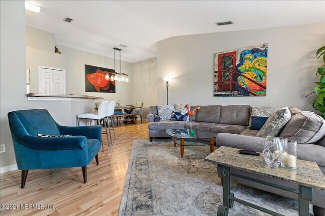 Building Photo - 37 Jardin De Mer Pl