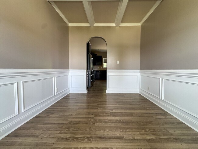 Building Photo - Gorgeous 4 Bed 2.5 Bath Home in West Gate