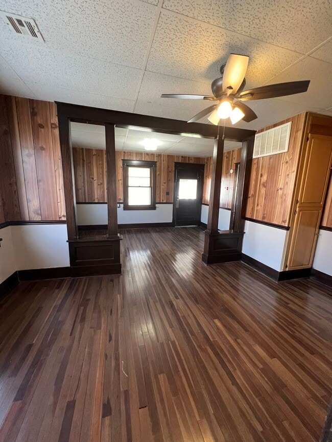 Building Photo - 2 Bedroom Single Family Home Next to Fort ...