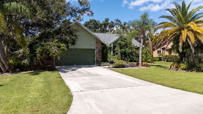 Foto del edificio - Enjoy Florida living in this spacious 3BR/...