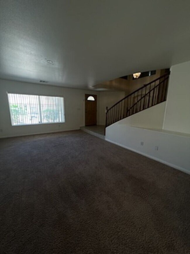 Building Photo - 5 br, 2.5 bath House - 551 Mossy Bark Ct