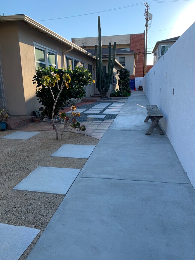 Pasarela1 - 1517 Pontius Ave
