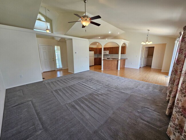 Building Photo - Beautiful Home In Greenacres