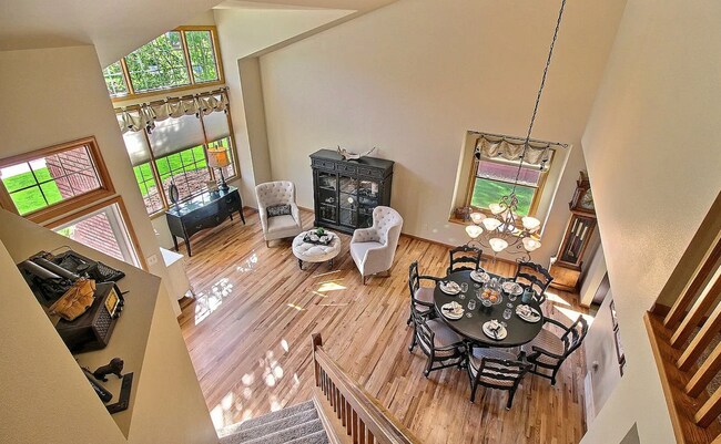 Foto del edificio - Spacious 4-Bedroom Home with Huge Fenced Y...