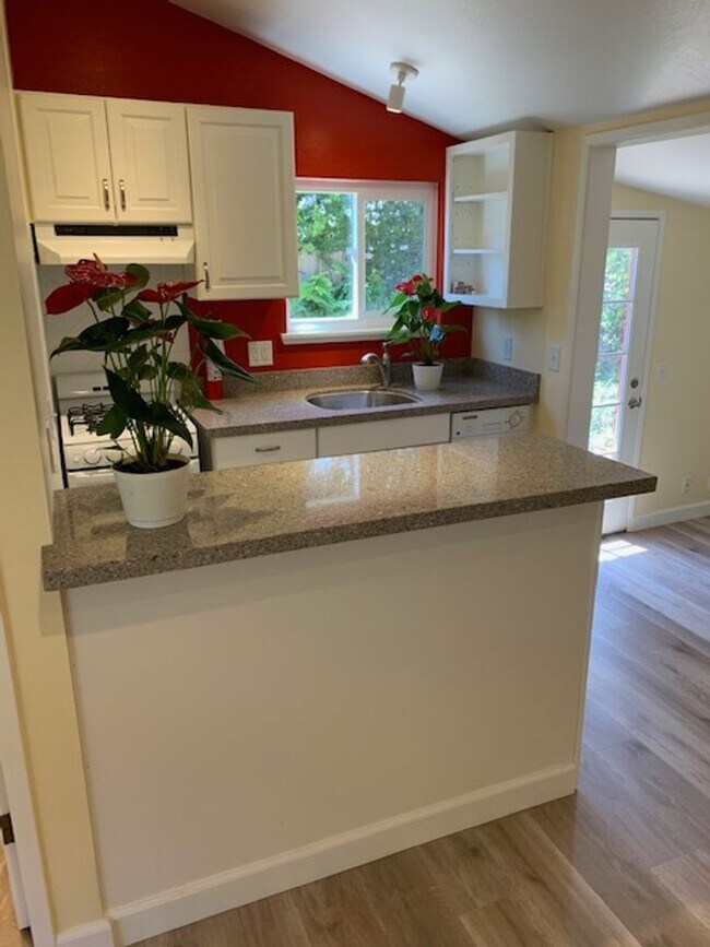 Building Photo - Pacific Grove Cottage