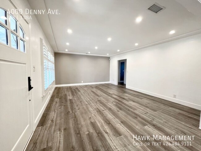 Building Photo - Charming Studio City home located in a hig...