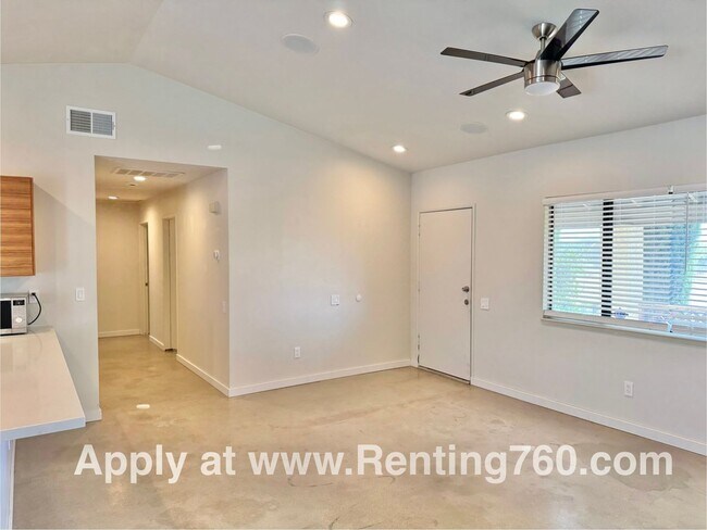 Building Photo - Updated 3 Bedroom 2 Bathroom on the Mesa!!