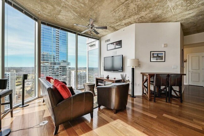 Building Photo - 360 Nueces St