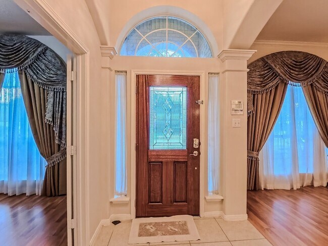 Foto del edificio - 15811 Sandisfield Ln