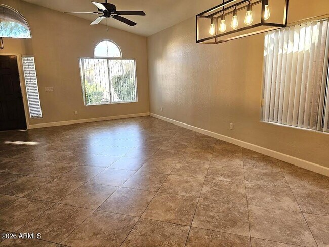 Foto del edificio - 10061 E Evans Dr