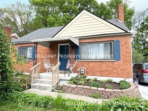 Building Photo - 7110 Bluecrest Dr