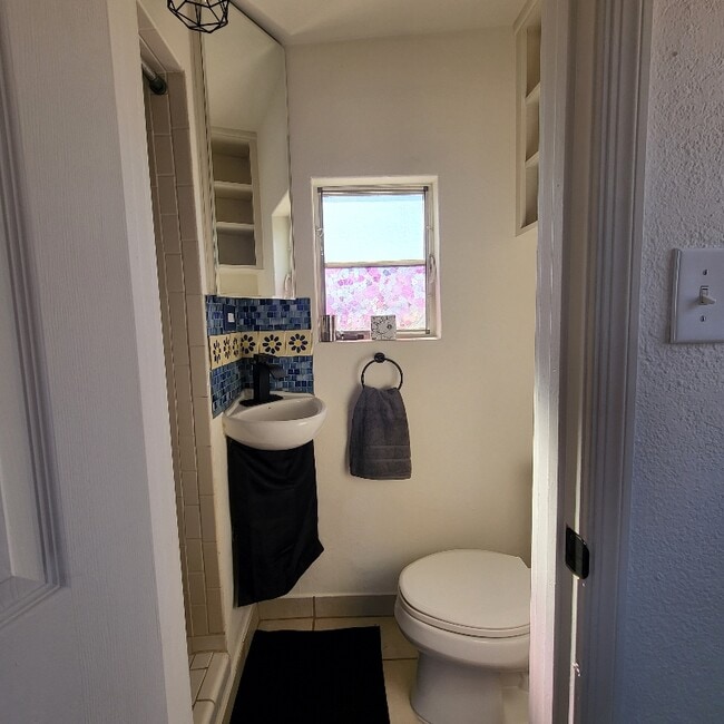 Building Photo - 1548 E 9th St