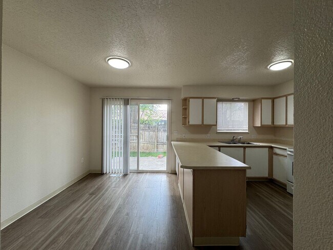 Foto del edificio - 4343 W Rose Hl St