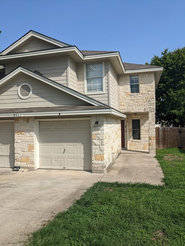 Building Photo - 9927 Bilbrook Pl