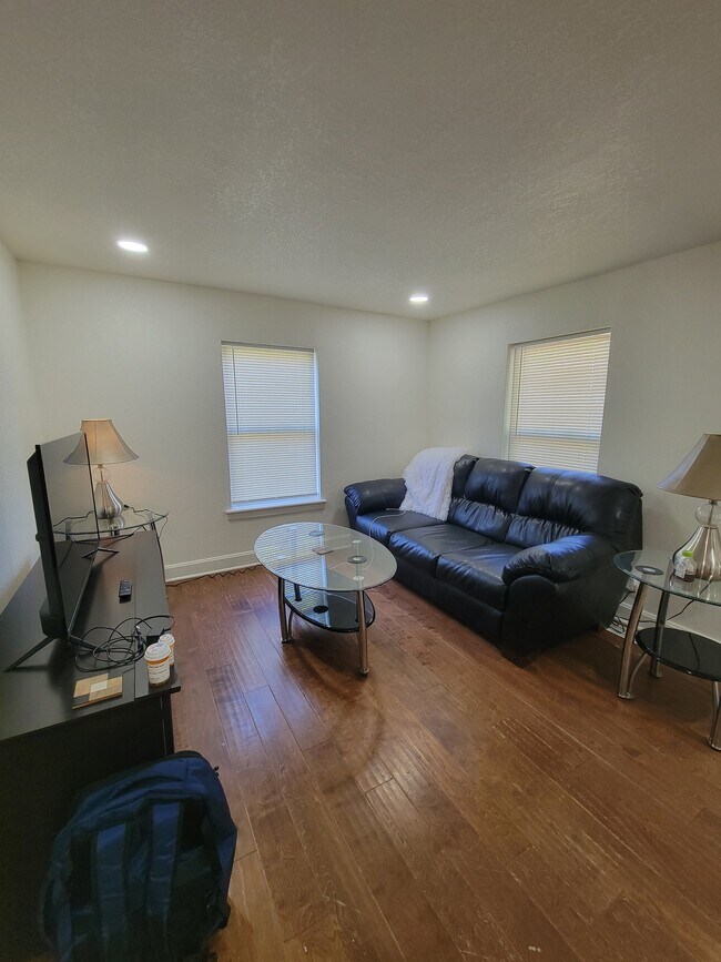 Foto del edificio - 501 E Hereford Ave