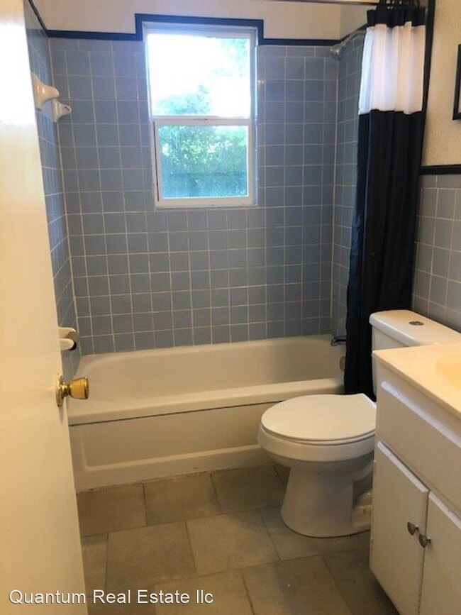 Building Photo - 3 br, 1 bath House - 406 SPRUCE ST