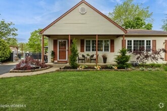 Building Photo - 560 Innkeeper Ln