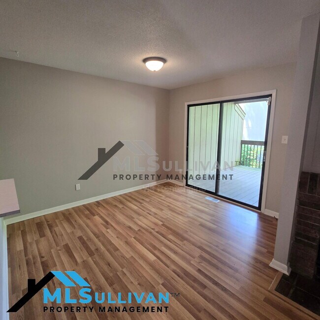 Foto del edificio - 4100 Five Oaks Dr