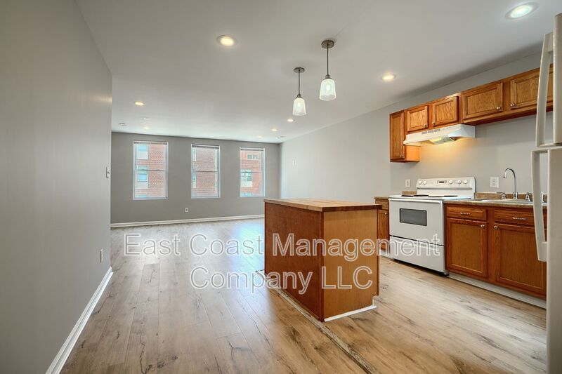 Primary Photo - 1017 W Baltimore St