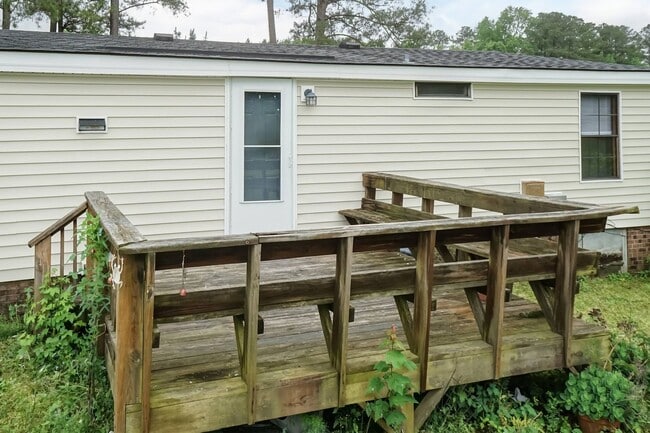 Building Photo - Enjoy Peaceful Living at this Property in ...