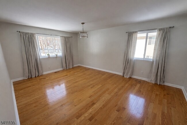 Foto del edificio - 50 W Lindsley Rd