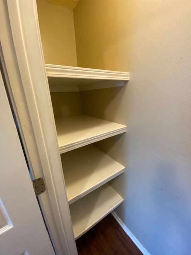 Foto del edificio - 320 E Evergreen Ln