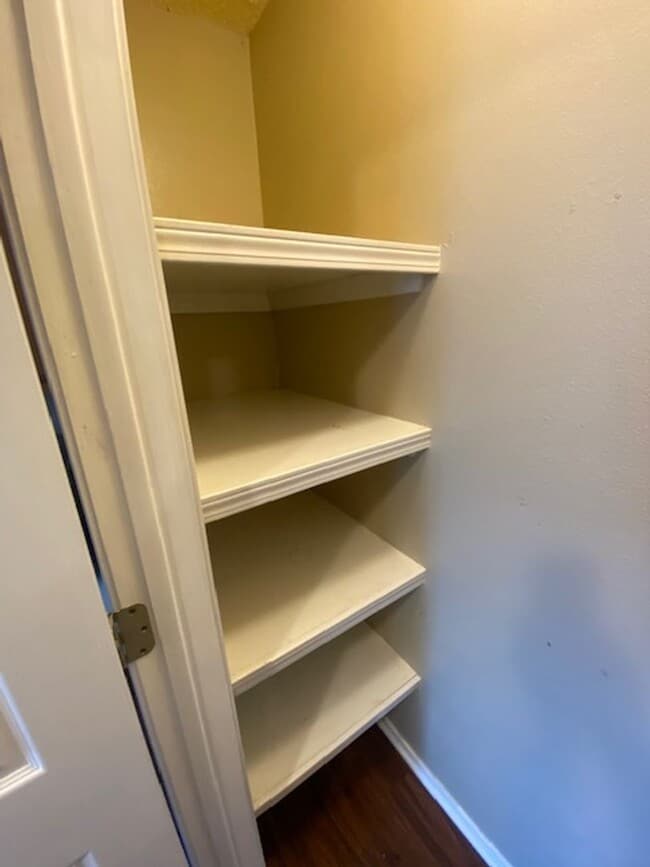 Building Photo - Super Cute 3 Bedroom Now Available!
