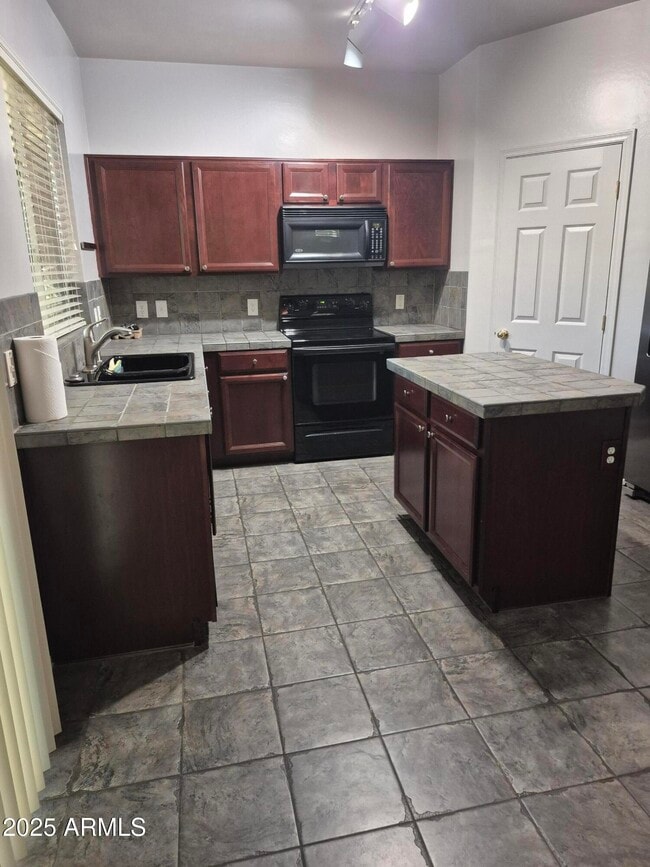 Building Photo - 3020 W Cavalry Dr