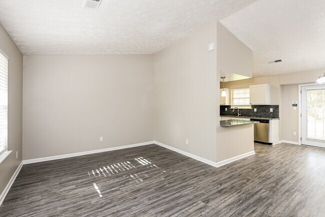 Building Photo - 548 Sherwood Greens