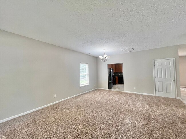 Building Photo - Charming 4BD, 2.5BA Durham Home with a Bonus Sun-Room & Fenced In Yard Only 10 Minutes Away from ...