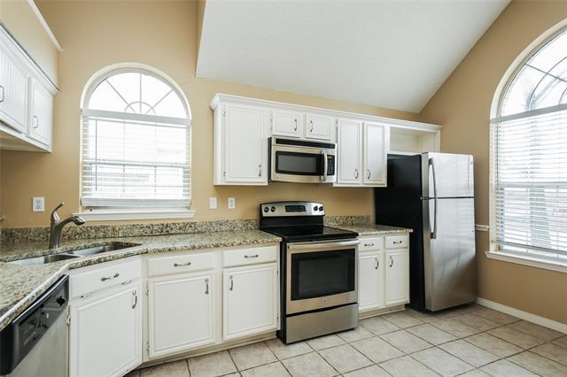 Building Photo - 211 Meandering Way
