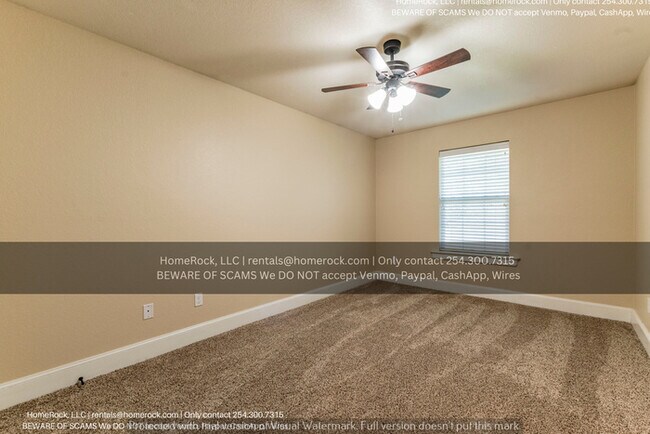 Building Photo - 3 Bedroom 2 Bath Available SOON