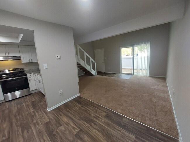 Building Photo - Beautifully Renovated 1BD/1BTH Loft Style ...