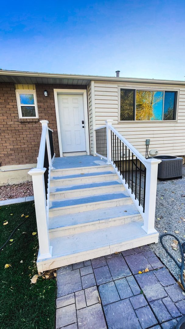 Building Photo - Beautiful 3 bedroom basement apartment!