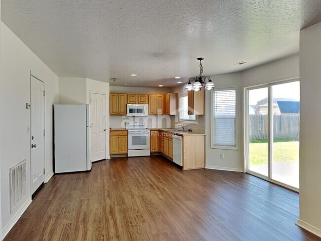 Foto del edificio - 1285 N Meadowhills Ave