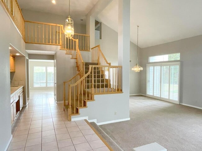 Building Photo - REDUCED ! Beautiful Vista Tassajara Two St...