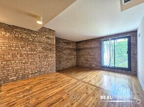 Building Photo - 1220 N La Salle Dr