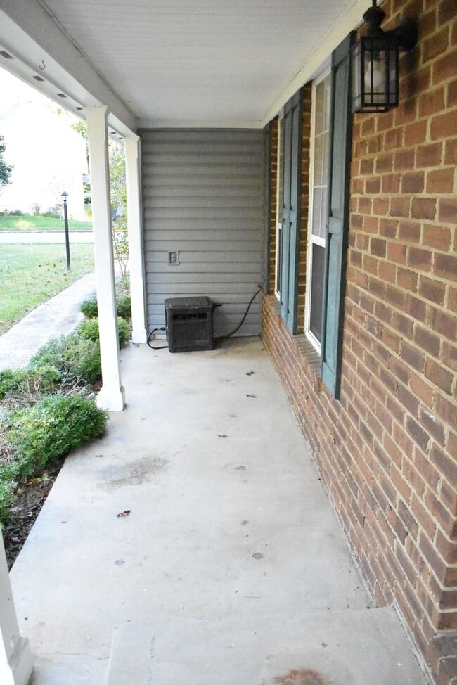 Photo - Welcome To Lake Ridge's Finest... House