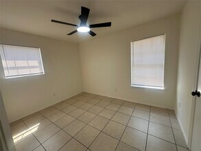 Building Photo - 732 Meadow Ln