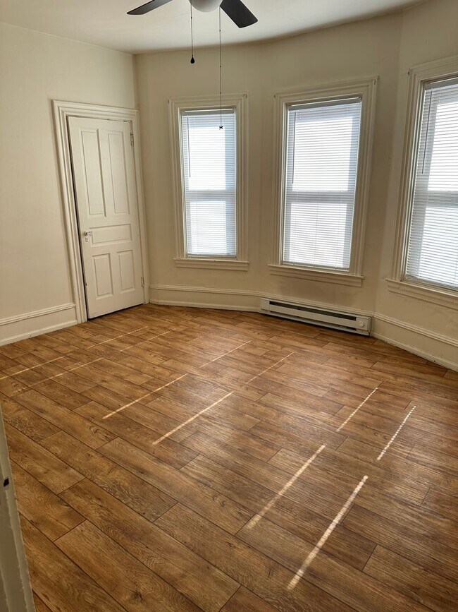 Building Photo - 825 Columbia Avenue