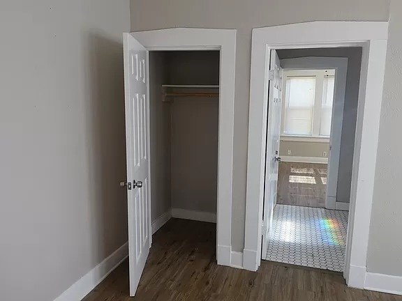 Building Photo - 2 bedroom