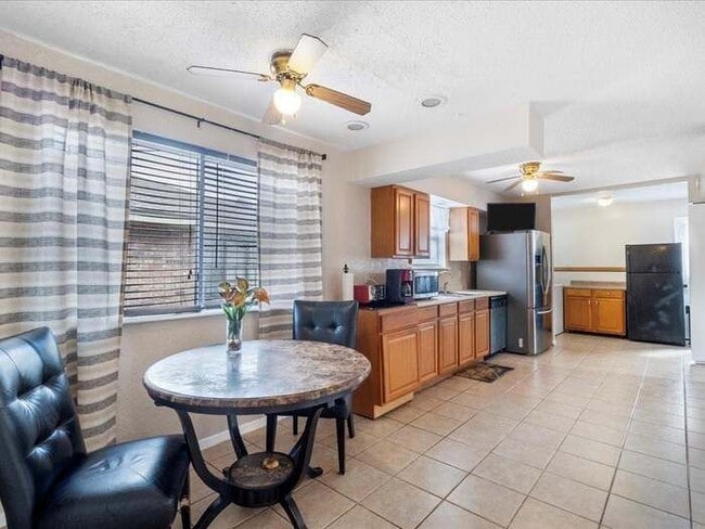 Building Photo - 4732 W Esplanade Ave