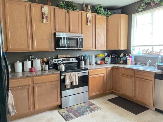 Foto del edificio - 4 bedroom in Stetson Hills for rent