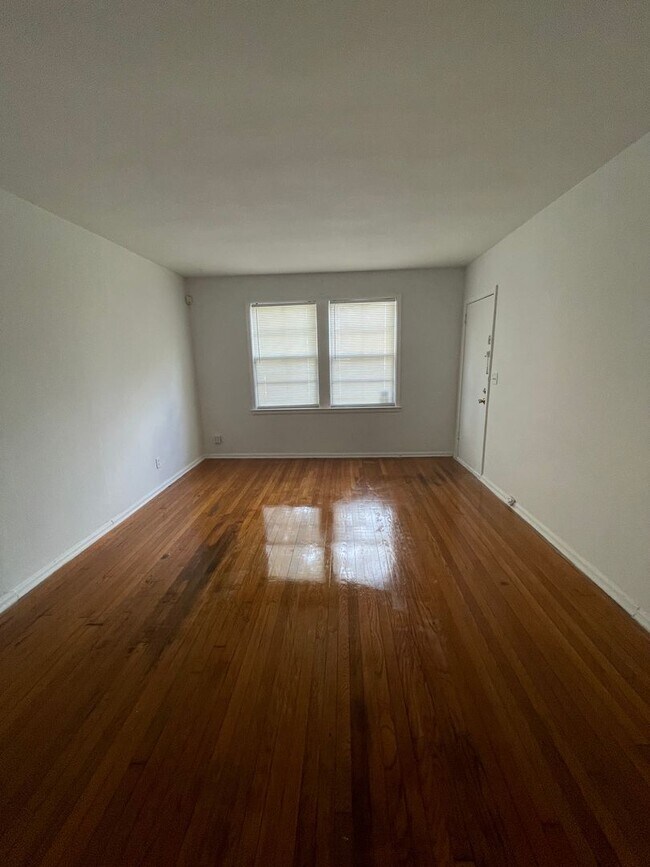 Photo - MCD15292              25 Apartment