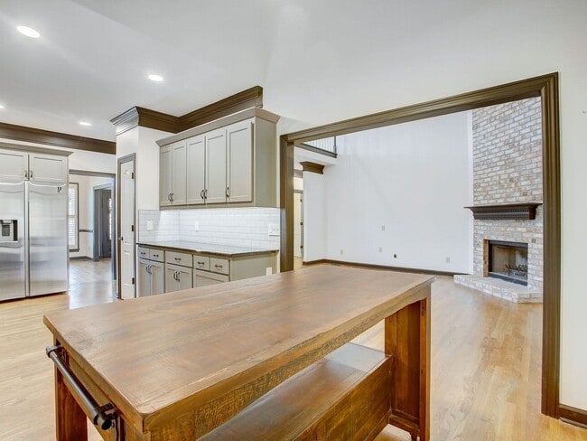 Building Photo - Cozy & Convenient Home w/ Fenced in Backyard