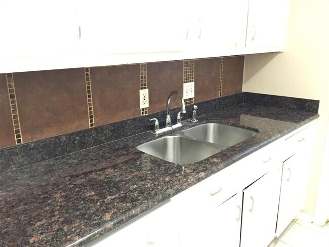 Foto del edificio - 8211 Kingsbrook Rd