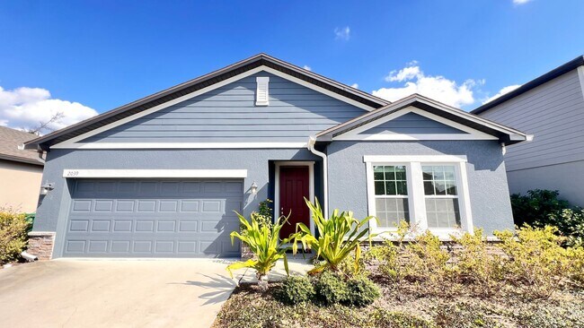 Foto del edificio - Charming 3-Bedroom Home in Deland – Pet-Fr...