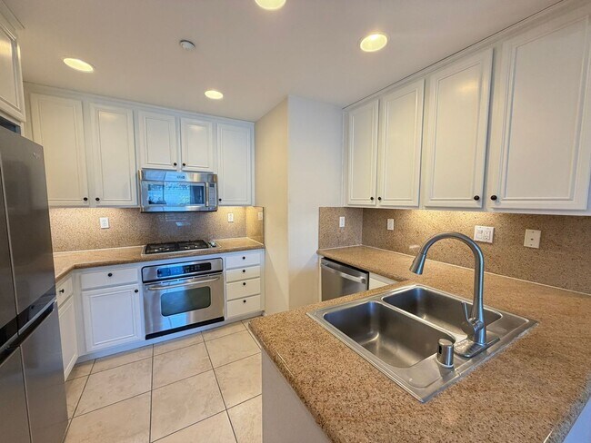 Building Photo - Sleek 2-Bed with a Den/Office + Flex Corner Condo with Attached Tandem Garage
